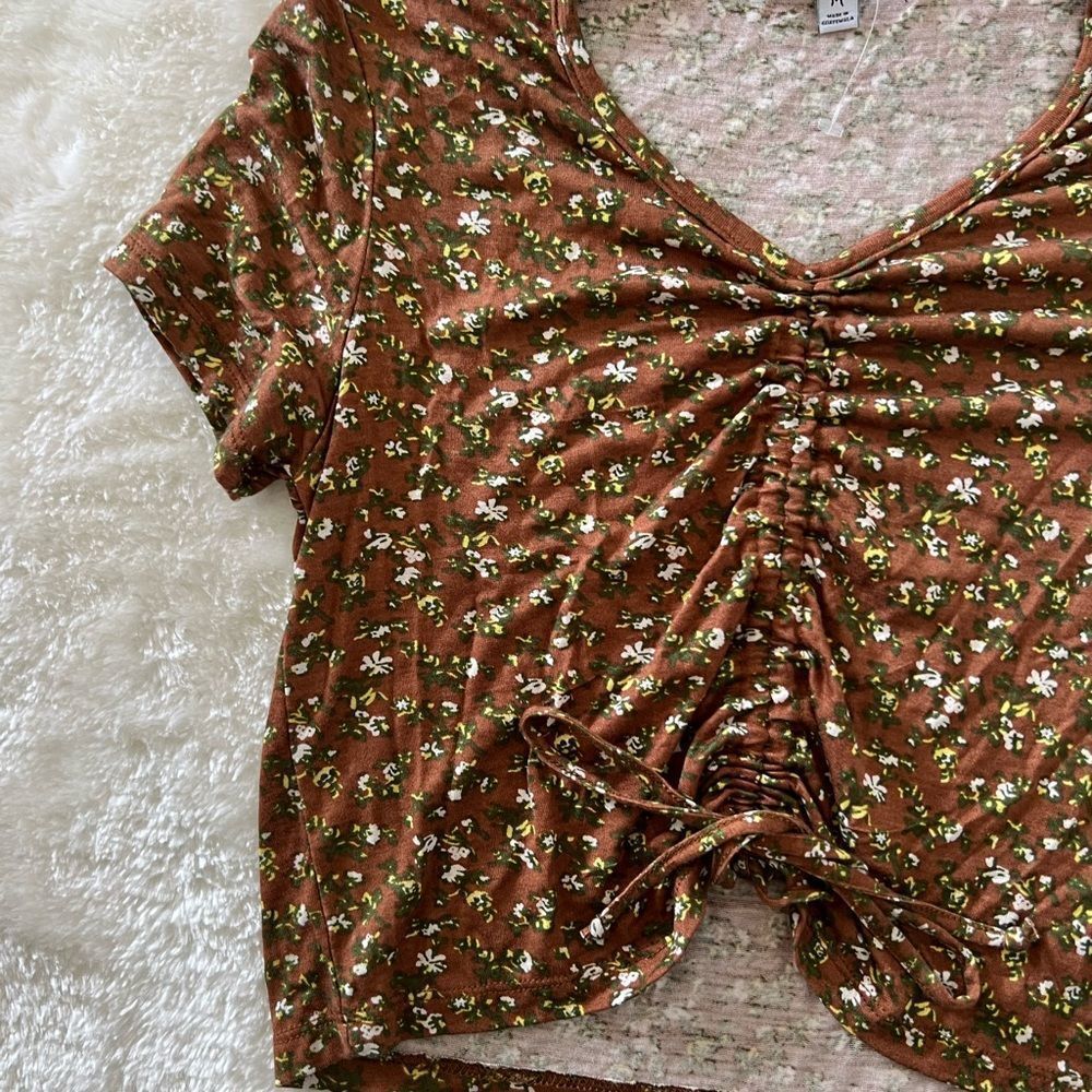 Honey Collection Flower Print Cropped Top - Picture 2 of 4